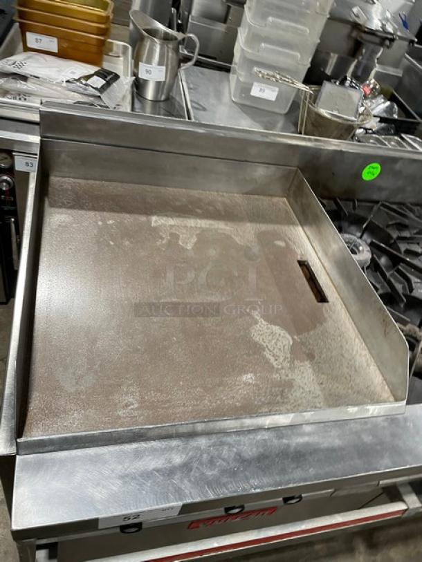 Vulcan Commercial Natural Gas Powered 6 Burner Range Split Top With Flat Griddle! With 2 Full Sized Ovens Underneath! All Stainless Steel! With Metal Oven Racks! On Casters! Working When Removed! - Image 6 of 11