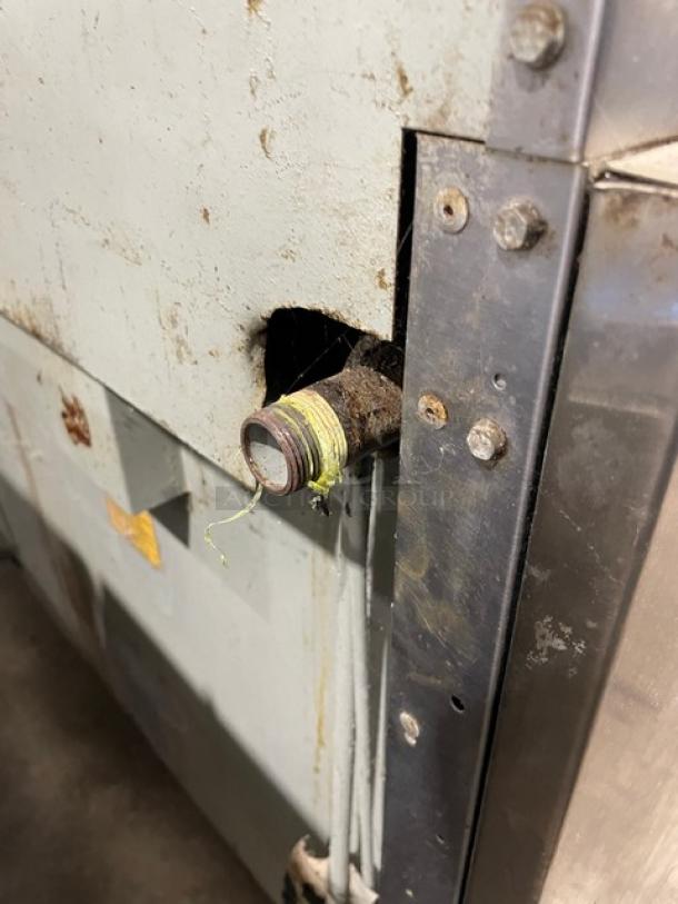 Vulcan Commercial Natural Gas Powered 6 Burner Range Split Top With Flat Griddle! With 2 Full Sized Ovens Underneath! All Stainless Steel! With Metal Oven Racks! On Casters! Working When Removed! - Image 11 of 11