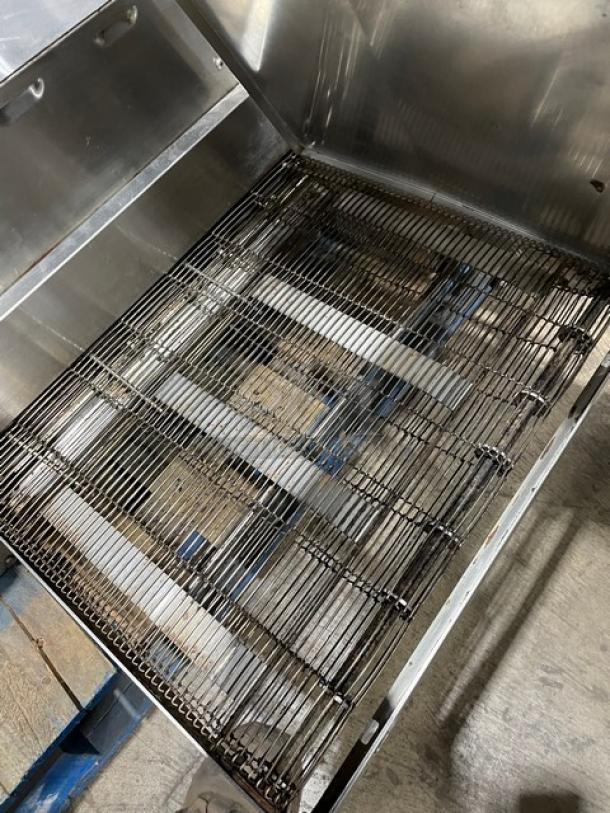 WOW! Ovention Commercial Electric Powered Countertop Single Deck Conveyor Oven! All Stainless Steel! 208/240V 3 Phase!  Model: S20003PH SN: 9555981706! Working When Removed! - Image 5 of 9