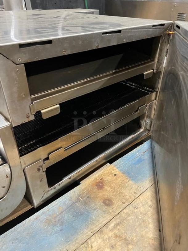 WOW! Ovention Commercial Electric Powered Countertop Single Deck Conveyor Oven! All Stainless Steel! 208/240V 3 Phase!  Model: S20003PH SN: 9555981706! Working When Removed! - Image 6 of 9