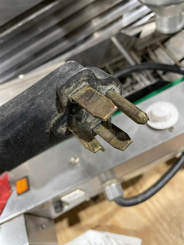 Belshaw Donut Robot Mark II Series Commercial Countertop Automatic Donut Fryer! All Stainless Steel! 120/208-240V 1 Phase! Model: DRMKII SN: W20055CCTS! Working When Removed! - Image 7 of 7