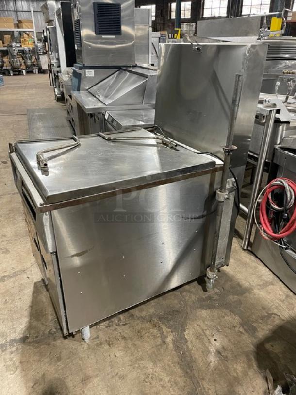 Pitco Frialator Commercial Natural Gas Powered Floor Style Doughnut Fryer! With Reversable Drainboard/Cover! All Stainless Steel! With Safety Handle Hinged Wired Mesh Submerger! On Legs! Model: D024-UPM SN: G05CB006855! - Image 2 of 11