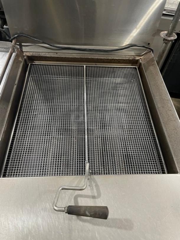 Pitco Frialator Commercial Natural Gas Powered Floor Style Doughnut Fryer! With Reversable Drainboard/Cover! All Stainless Steel! With Safety Handle Hinged Wired Mesh Submerger! On Legs! Model: D024-UPM SN: G05CB006855! - Image 5 of 11