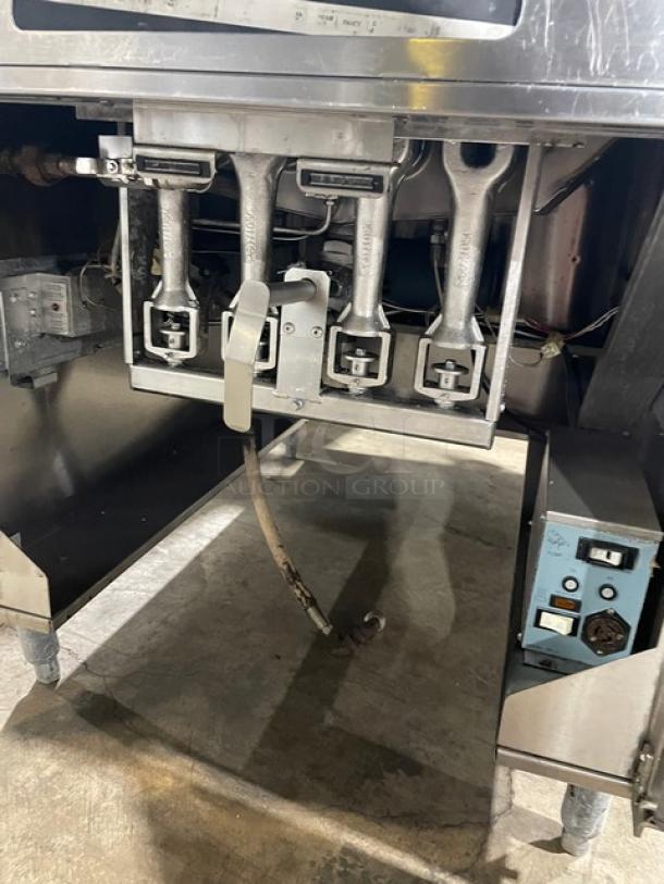 Pitco Frialator Commercial Natural Gas Powered Floor Style Doughnut Fryer! With Reversable Drainboard/Cover! All Stainless Steel! With Safety Handle Hinged Wired Mesh Submerger! On Legs! Model: D024-UPM SN: G05CB006855! - Image 7 of 11