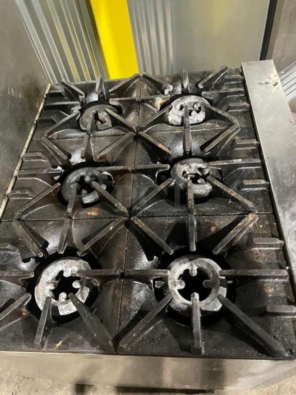 Sunfire Commercial Natural Gas Powered 6 Burner Range! With Full Size Oven Underneath! With Back Splash & Overhead Salamander Shelf! All Stainless Steel! With Metal Oven Rack! On Casters! Model: X36-6R! - Image 5 of 10