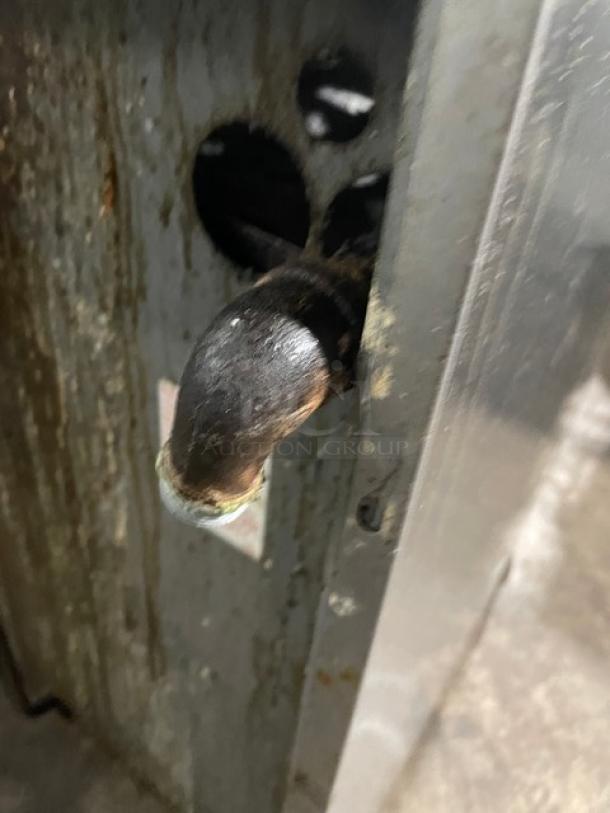 Sunfire Commercial Natural Gas Powered 6 Burner Range! With Full Size Oven Underneath! With Back Splash & Overhead Salamander Shelf! All Stainless Steel! With Metal Oven Rack! On Casters! Model: X36-6R! - Image 10 of 10