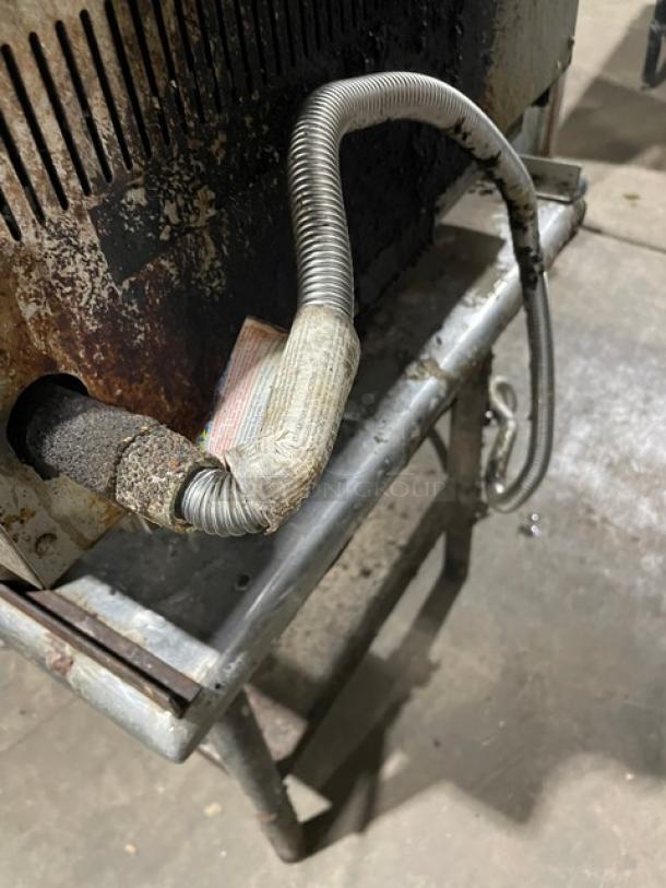 Patriot Commercial Natural Gas Powered Countertop Char Broiler! On Stand With Storage Shelf! All Stainless Steel! Model: FMECTG-24! Working When Removed! - Image 10 of 10