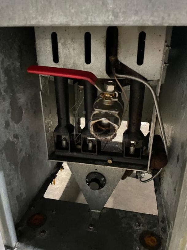 Vulcan Commercial Natural Gas Powered Floor Style Deep Fat Fryer! With Back Splash! All Stainless Steel! With 2 Frying Baskets! On Legs! Working When Removed! - Image 7 of 9