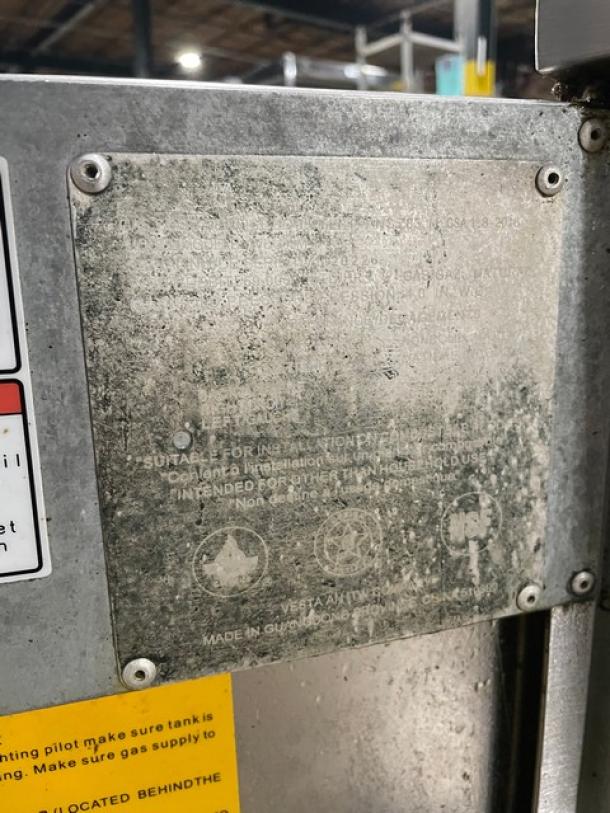 Vulcan Commercial Natural Gas Powered Floor Style Deep Fat Fryer! With Back Splash! All Stainless Steel! With 2 Frying Baskets! On Legs! Working When Removed! - Image 8 of 9