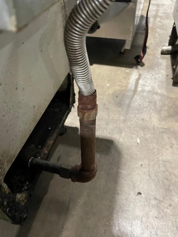 Vulcan Commercial Natural Gas Powered Floor Style Deep Fat Fryer! With Back Splash! All Stainless Steel! With 2 Frying Baskets! On Legs! Working When Removed! - Image 9 of 9