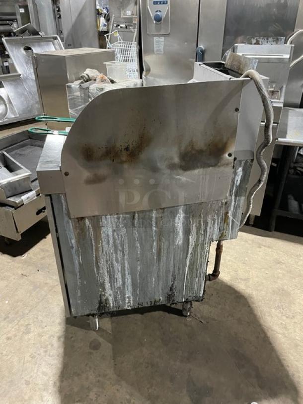 Vulcan Commercial Natural Gas Powered Floor Style Deep Fat Fryer! With Back & Side Splash! All Stainless Steel! With 2 Frying Baskets! On Legs! Working When Removed! - Image 3 of 8