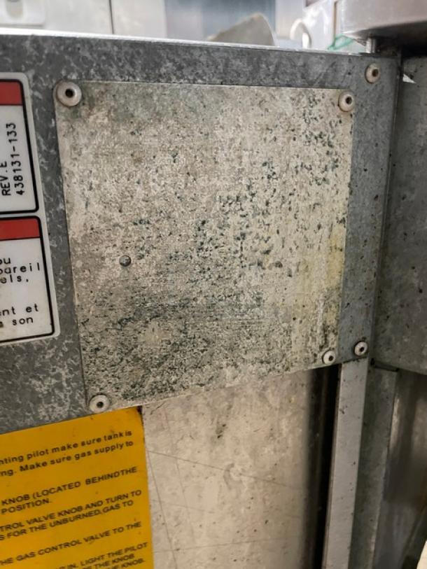 Vulcan Commercial Natural Gas Powered Floor Style Deep Fat Fryer! With Back & Side Splash! All Stainless Steel! With 2 Frying Baskets! On Legs! Working When Removed! - Image 7 of 8