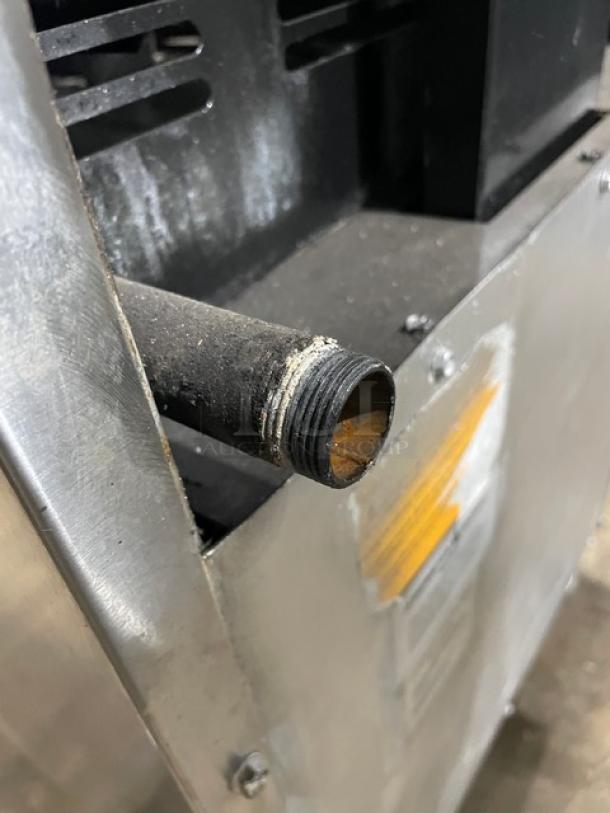 American Range Commercial Natural Gas Powered 4 Burner Stove! With Full Sized Oven Underneath! With Backsplash! All Stainless Steel!  With Metal Oven Rack! On Legs! - Image 9 of 9