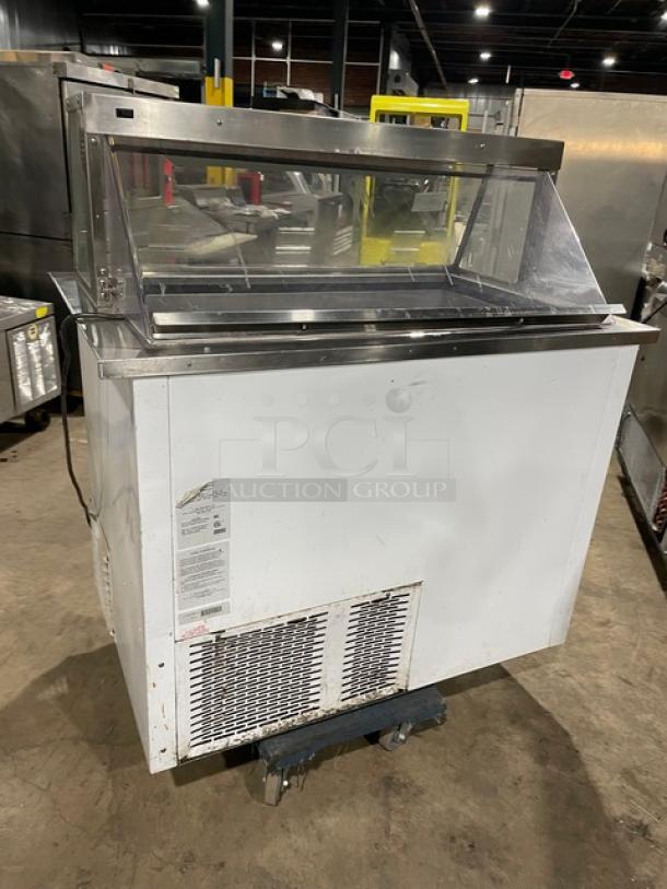 Nelson Commercial Ice Cream Dipping Cabinet! With Sneeze Guard! With Rear Lift-Up Style Doors! 115V! Model: BD6DIP-RIT! - Image 4 of 7