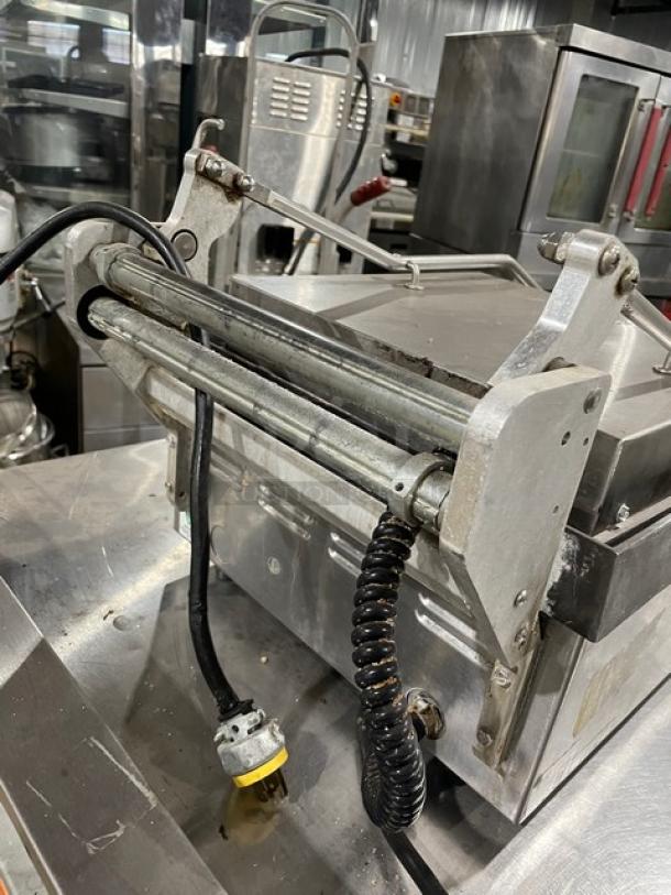 Star Pro-Max Commercial Electric Powered Countertop Panini Press! With Grooved Aluminum Grill Plate! 120V! Model: CG14 SN: GG140715A0033! - Image 4 of 8