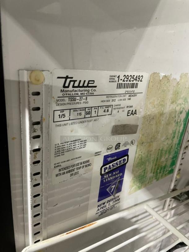 True Commercial Refrigerated Bain Marie Salad/Sandwich Prep Table! With Single Door Refrigerated Storage Underneath! All Stainless Steel! With Poly Coated Rack! With Removable Cutting Board! With Casters! 115V 1 Phase! Model: TSSU-27-8 SN: 1-2925492! - Image 7 of 10