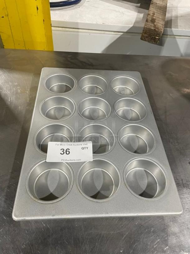 Commercial 12 Count Cup Cake/Muffin Pan! - Image 1 of 3