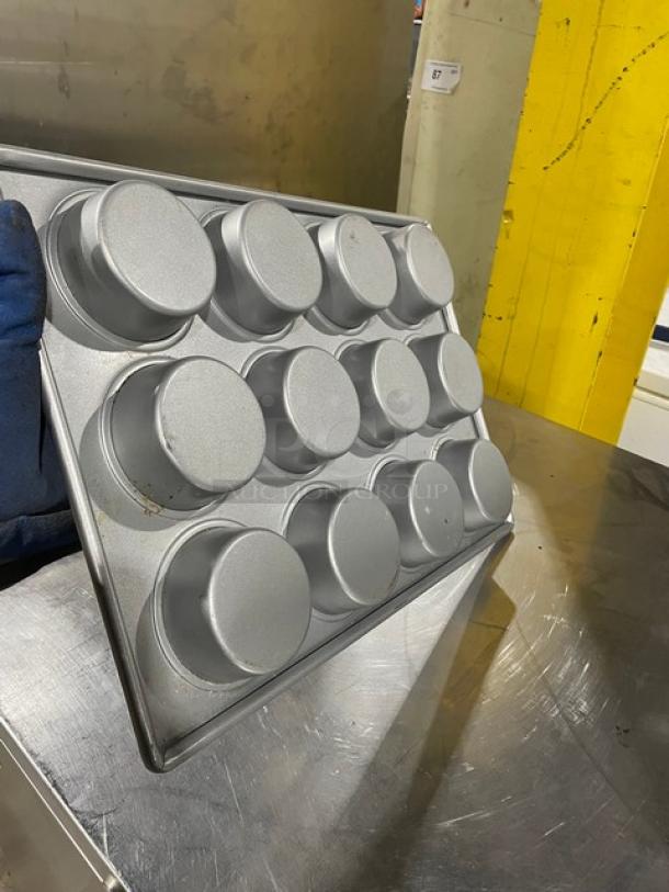 Commercial 12 Count Cup Cake/Muffin Pan! - Image 3 of 3