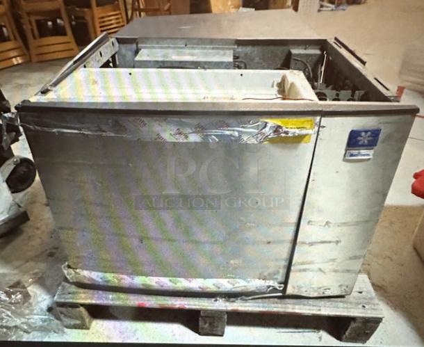 One Manitowic Ice Maker. Model# SY0454A. Unable To Test. 115 Volt. 30X24X31. Missing Top Panel. - Image 1 of 1