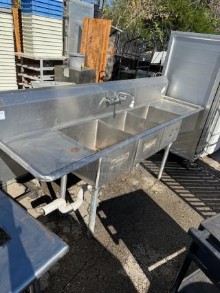 One Jimex Stainless Steel 3 Compartment Sink With Faucet, And R/L Drain Board. 91X24X46. Sink 18X18X12.