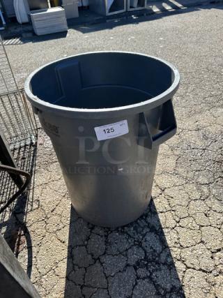 One Huskee 32 Gallon Trash Can.