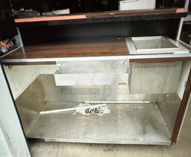 One Kiosk With One Ice Well, And Under Storage On Casters. 60.5X28.5X49 - Image 1 of 1