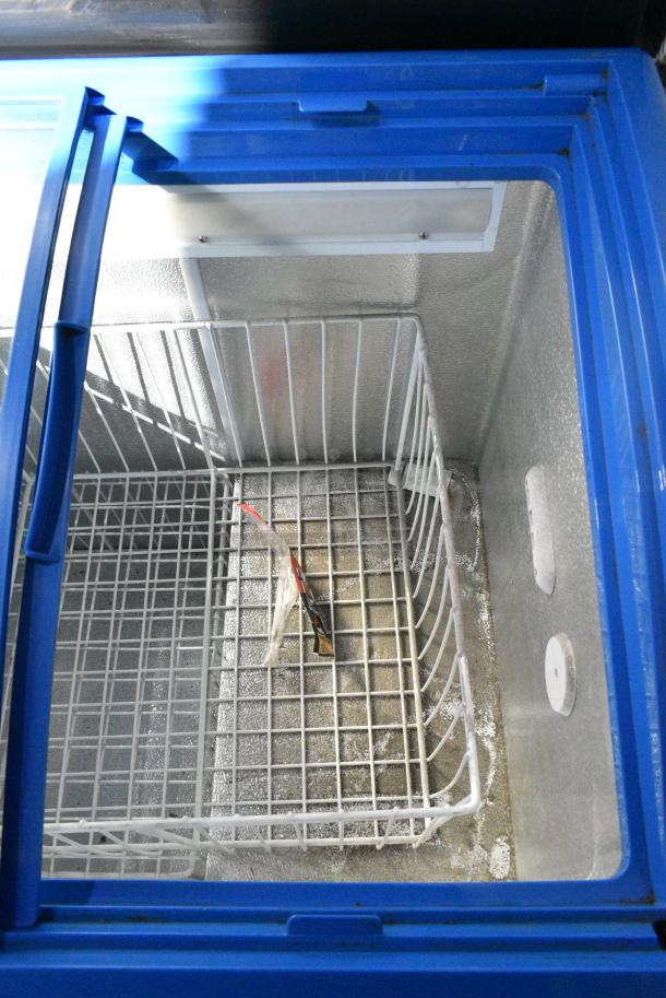 XS-208 Metal Commercial Chest Freezer Merchandiser on Commercial Casters. 115 Volts, 1 Phase. Tested and Working! - Image 3 of 5