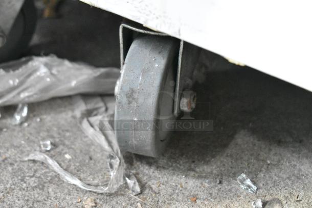 XS-208 Metal Commercial Chest Freezer Merchandiser on Commercial Casters. 115 Volts, 1 Phase. Tested and Working! - Image 4 of 5