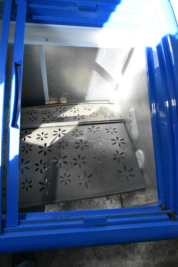 XS-208 Metal Commercial Chest Freezer Merchandiser on Commercial Casters. 115 Volts, 1 Phase. Tested and Working! - Image 3 of 7