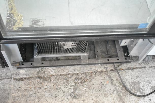 True GDM-26 Metal Commercial Single Door Reach In Cooler Merchandiser w/ Poly Coated Racks. 115 Volts, 1 Phase. Tested and Working! - Image 2 of 4