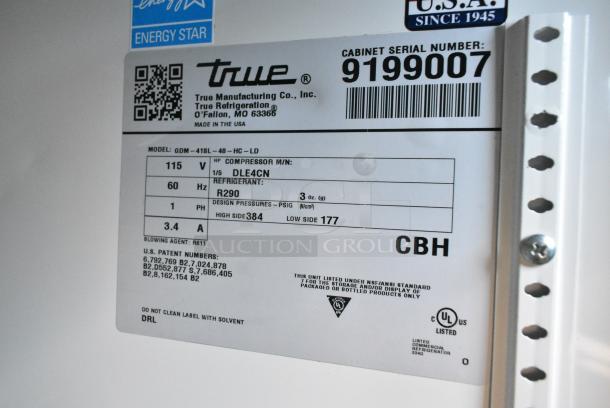 2017 True GDM-41SL-48-HC-LD Metal Commercial 2 Door Reach In Cooler Merchandiser w/ Poly Coated Racks. 115 Volts, 1 Phase. Tested and Working! - Image 5 of 5