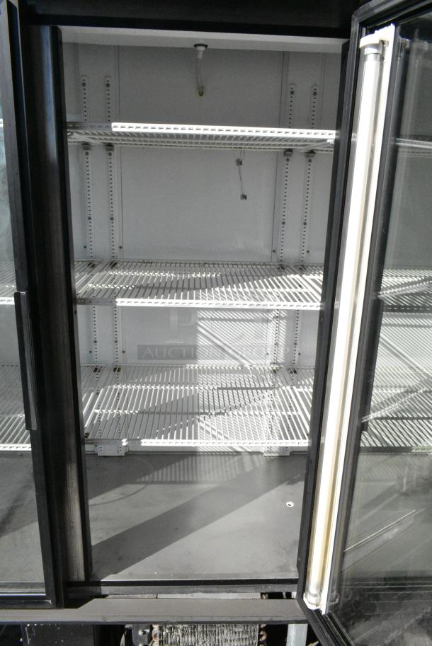 True GDM-72 Metal Commercial 3 Door Reach In Cooler Merchandiser w/ Poly Coated Racks. 115 Volts, 1 Phase. Tested and Working! - Image 4 of 6