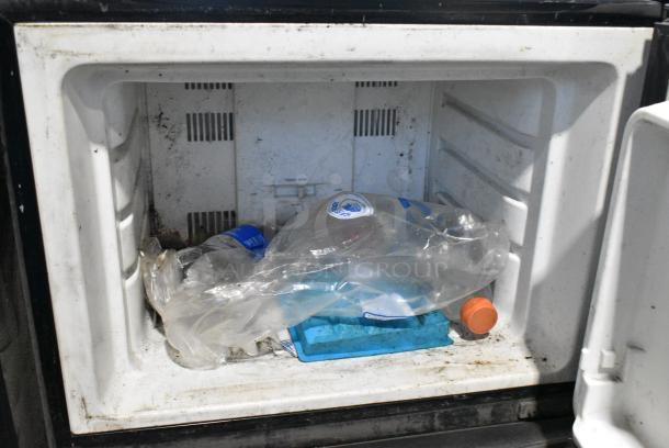 Frigidaire FFPS45L3QM  Metal Cooler w/ Freezer. 115 Volts, 1 Phase. Tested and Powers On But Does Not Get Cold - Image 2 of 7