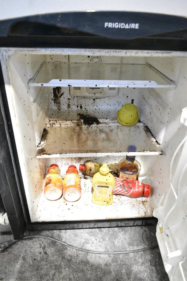 Frigidaire FFPS45L3QM  Metal Cooler w/ Freezer. 115 Volts, 1 Phase. Tested and Powers On But Does Not Get Cold - Image 5 of 7