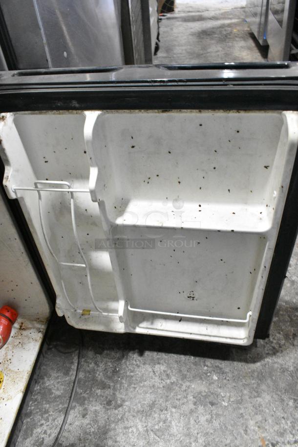 Frigidaire FFPS45L3QM  Metal Cooler w/ Freezer. 115 Volts, 1 Phase. Tested and Powers On But Does Not Get Cold - Image 6 of 7