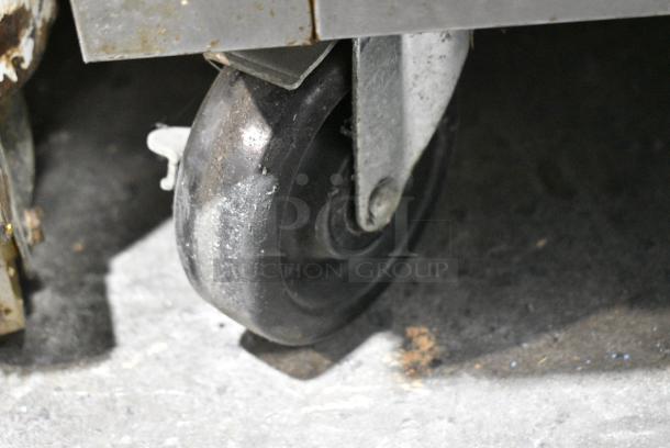 Traulsen RE232N-ZCF02 Stainless Steel Commercial 2 Door Reach In Cooler on Commercial Casters. 115 Volts, 1 Phase. Tested and Does Not Power On - Image 3 of 6