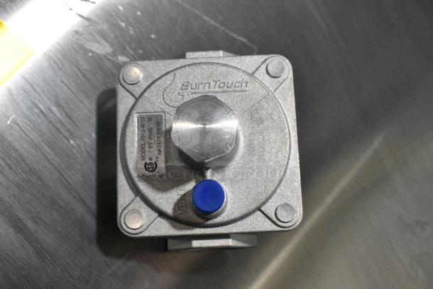 BRAND NEW SCRATCH AND DENT! RGR24P19 Stainless Steel Commercial Countertop Natural Gas Powered Pizza Oven w/ Cooking Stones. 32,000 BTU. - Image 5 of 8