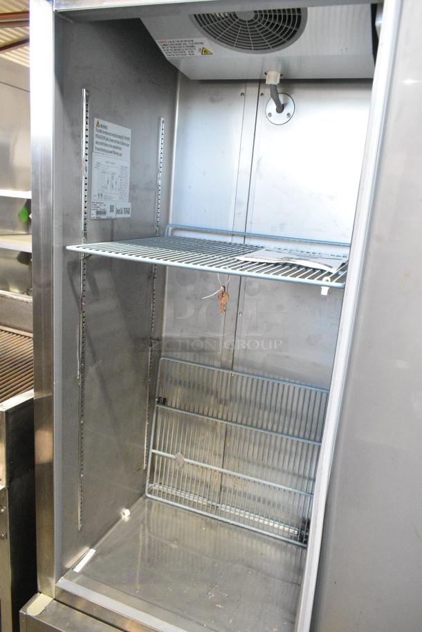 BRAND NEW SCRATCH AND DENT! 2022 KoolMore RIR-1D-SS-19C Stainless Steel Commercial Single Door Reach In Cooler w/ Poly Coated Racks on Commercial Casters. See Top Corner For Damage. 115 Volts, 1 Phase. Tested and Powers On But Does Not Get Cold - Image 4 of 6