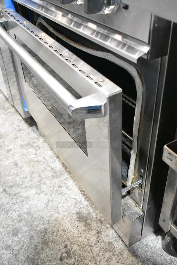 Thermador Professional Stainless Steel Commercial Natural Gas Powered 4 Burner Range w/ Oven. - Image 5 of 14