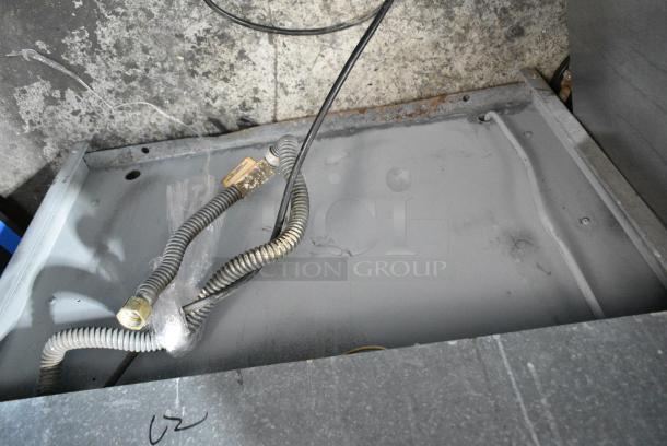 Thermador Professional Stainless Steel Commercial Natural Gas Powered 4 Burner Range w/ Oven. - Image 8 of 14