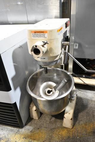 Berkel BX20T Metal Commercial Countertop 20 Quart Dough Mixer w/ Metal Mixing Bowl, Paddle and Dough Hook Attachments. 115 Volts, 1 Phase. Tested and Working!