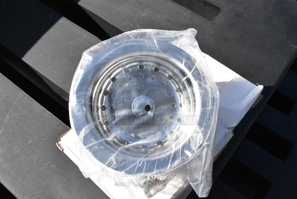 BRAND NEW SCRATCH AND DENT! Steelton 522CS11818L Stainless Steel Commercial Single Bay Sink w/ Left Side Drain Board. - Image 3 of 7