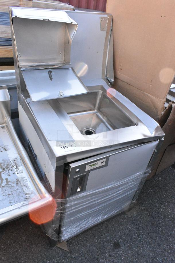 BRAND NEW SCRATCH AND DENT! Regency 600PHS24HC Space Saver Single Bowl Hot and Cold Portable Hand Sink Cart - Image 1 of 5