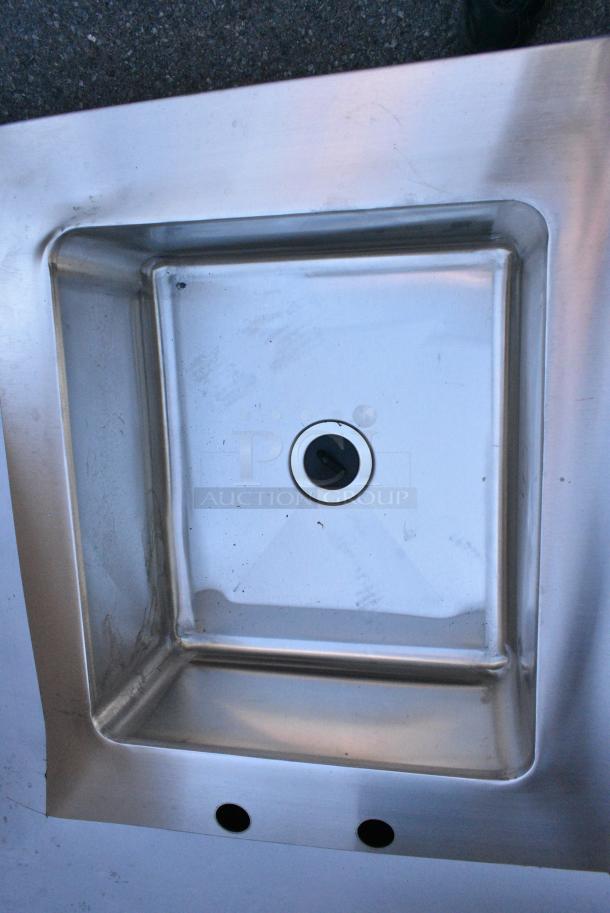 BRAND NEW SCRATCH AND DENT! Regency 600PHS24HC Space Saver Single Bowl Hot and Cold Portable Hand Sink Cart - Image 2 of 5