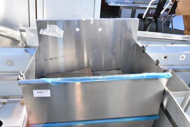 BRAND NEW SCRATCH AND DENT! Stainless Steel Single Bay Sink - Image 1 of 2