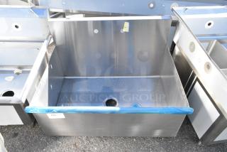 BRAND NEW SCRATCH AND DENT! Stainless Steel Single Bay Sink