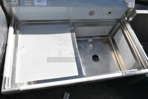 BRAND NEW SCRATCH AND DENT! Regency 600S1232324L Stainless Steel Single Bay Sink w/ Left Side Drain Board. Bays 23x23x12. Drain Board 22x24 - Image 2 of 5