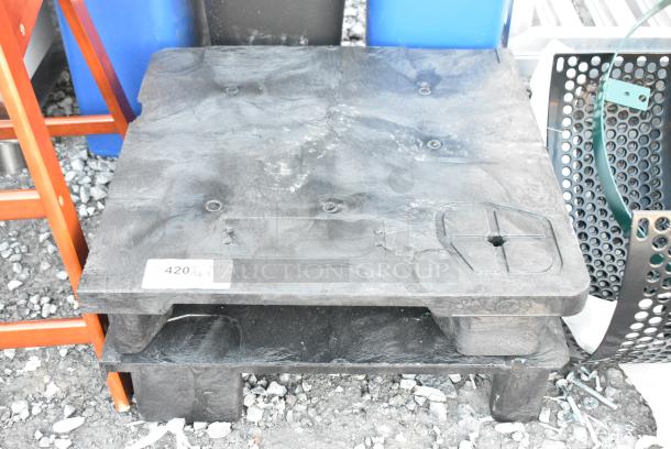 2 BRAND NEW SCRATCH AND DENT! Black Dunnage Rack. 2 Times Your Bid! - Image 1 of 3