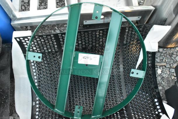 BRAND NEW SCRATCH AND DENT! Green Metal Unit - Image 2 of 3