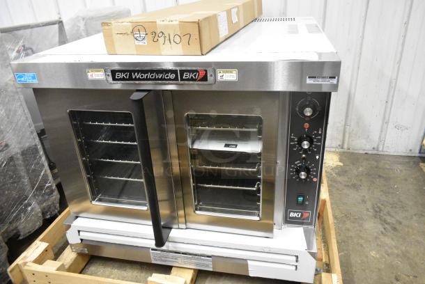 BRAND NEW IN CRATE! Bakers Pride COM-G Stainless Steel Commercial Natural Gas Powered Convection Oven w/ View Through Doors, Metal Oven Racks, Thermostatic Controls and 21818759 Stacking Kit. 60,000 BTU. - Image 1 of 11